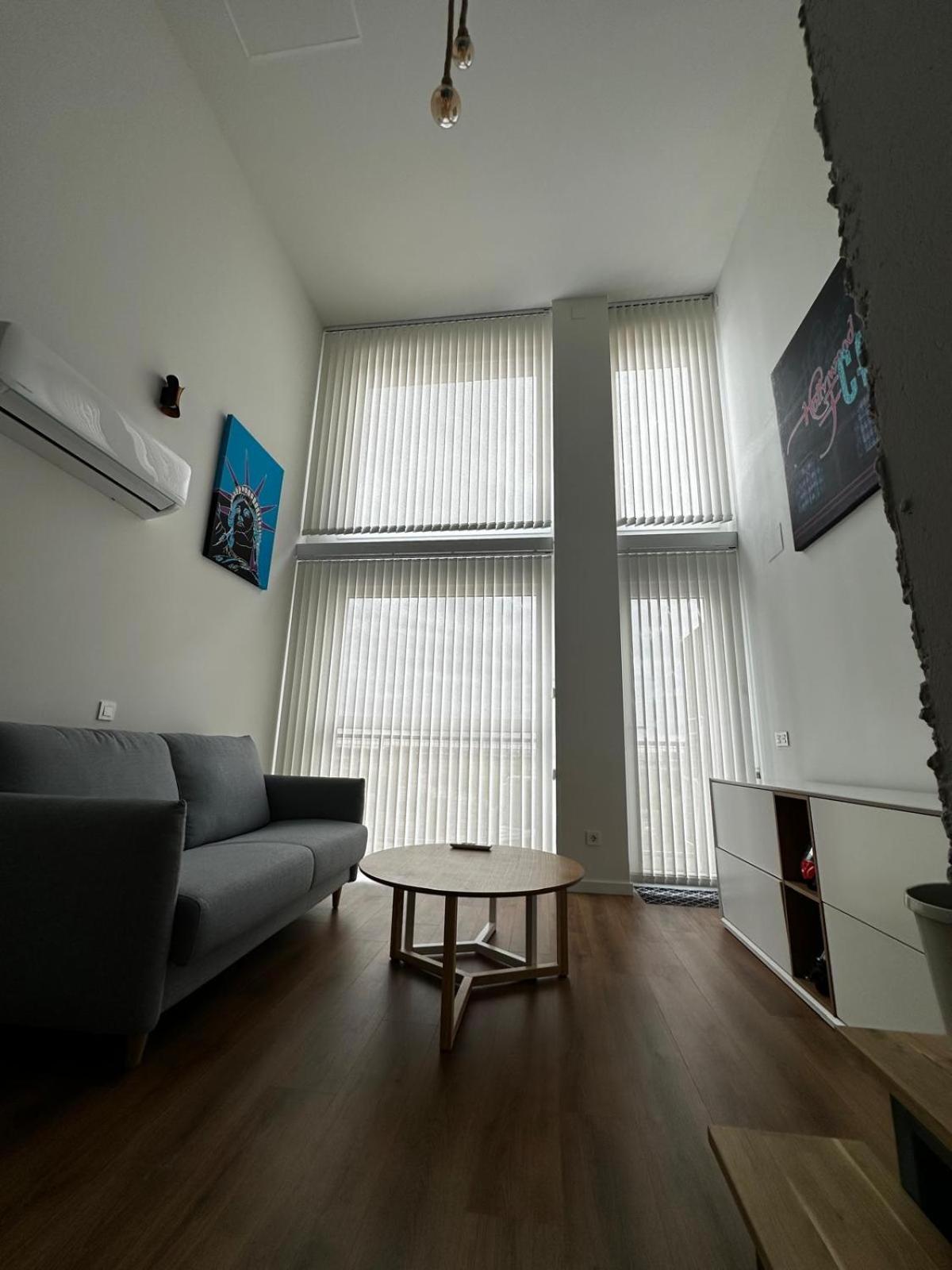 Black Rock Loft Apartment Madrid Bagian luar foto